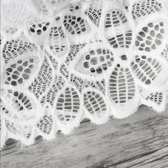 PLUS SIZE WHITE FLORAL LACE BRALETTE - Picture 3 of 5